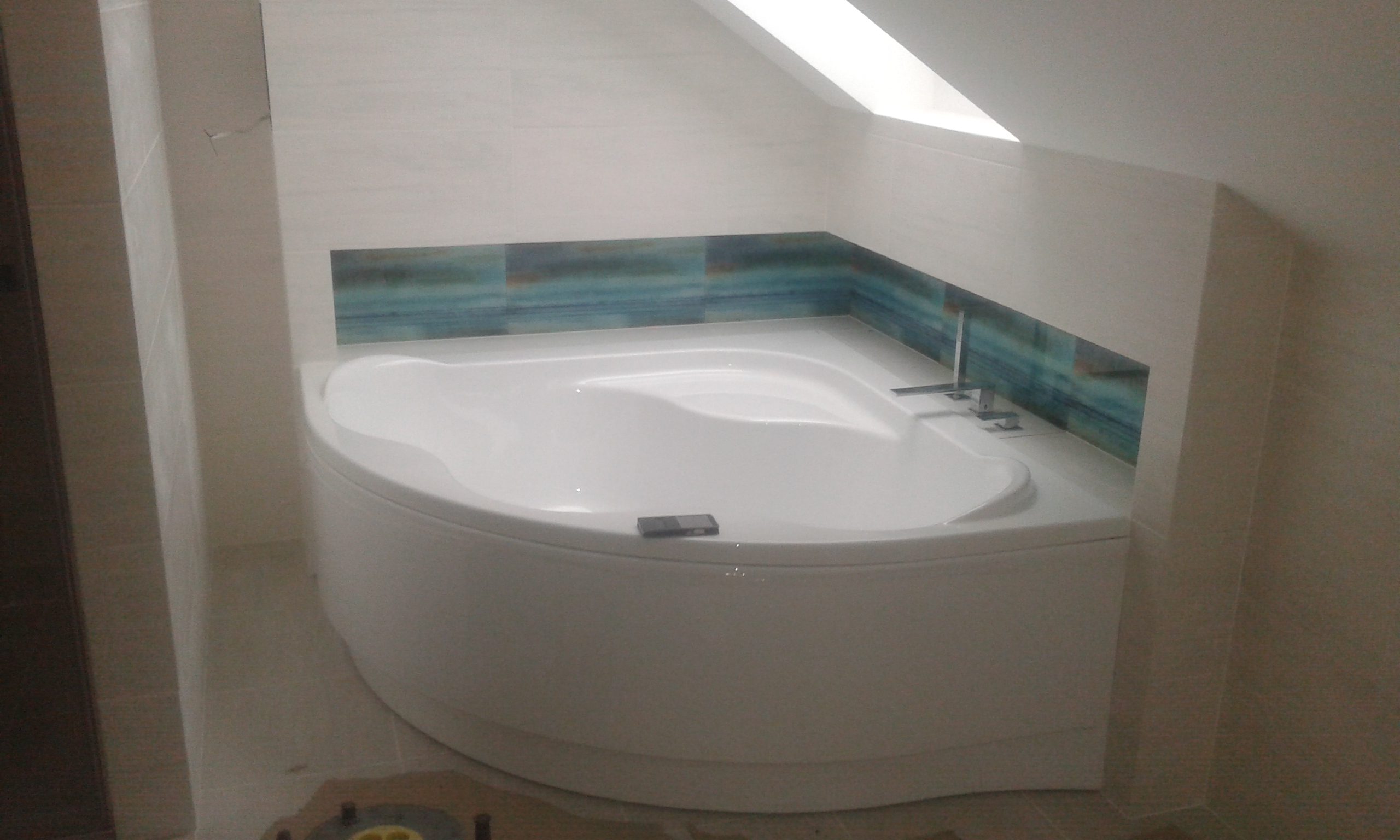 projekt instalacji wod-kan podejście pod wannę narożną łazienka