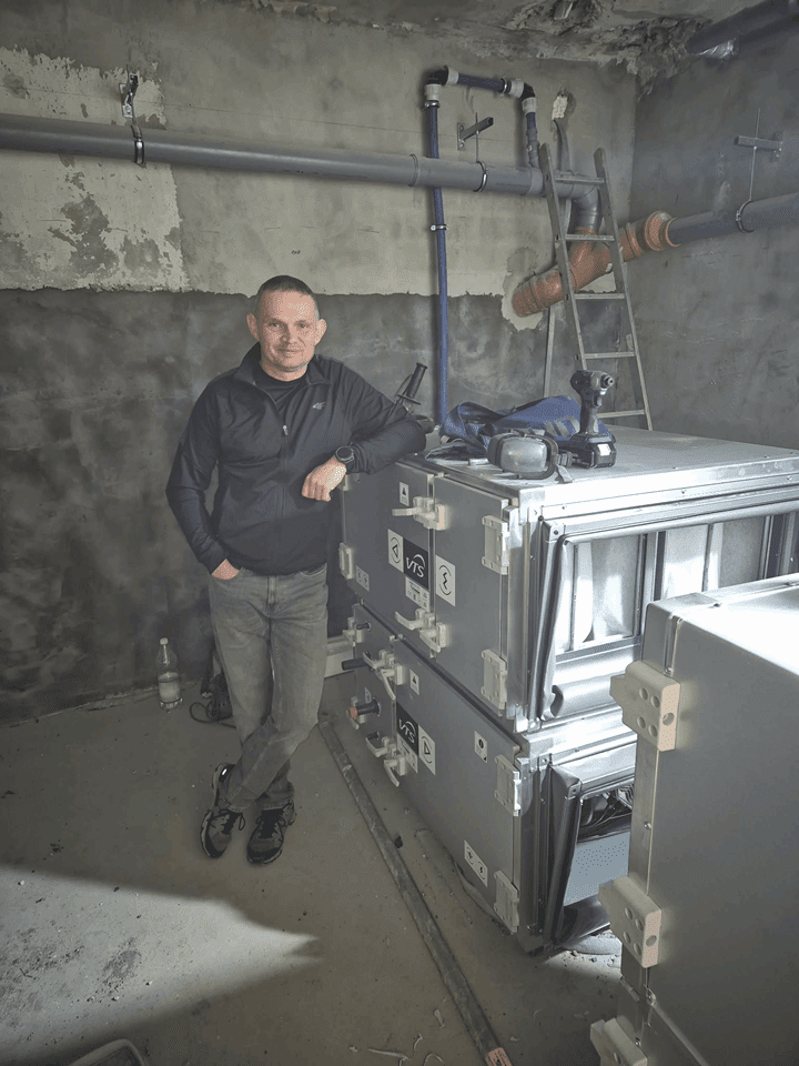 Nowoczesna instalacja wentylacji mechanicznej z nawiewnikami wirowymi w obiekcie komercyjnym – doradztwo projektowe.